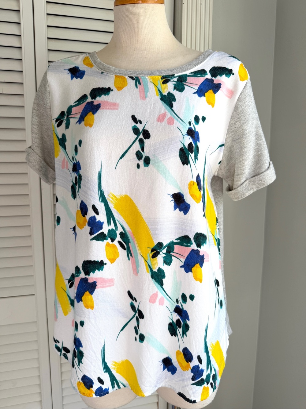 M💐 Anthropologie Deletta Floral Paint Stroke Short Sleeve Sweatshirt Blend Top